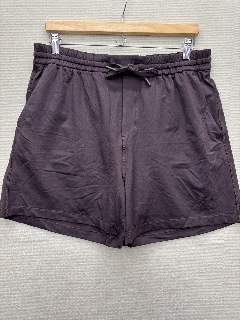 Lululemon | XL Men's Casual Drawstring Shorts - Dark Brown